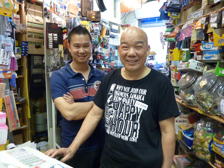 Vader Hing in zijn Toko Kai Hing, Ganzenhoef, Amsterdam Zuidoost  <p>Toko Kai Hing nam deel aan het project Bijlmer Euro van Christian Nold in opdracht van Imagine IC.</p>